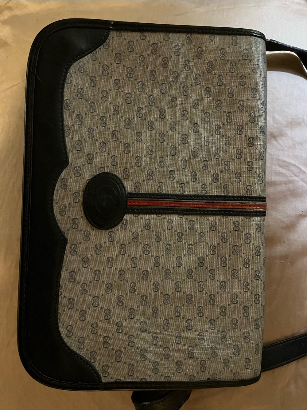 Gucci vintage crossbody bag Beige and Black with Red-Accent Stripe - Picture 2 of 12
